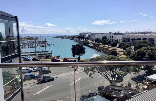 Napier Apartment | Seaview Apartment-2B/@2B on Top story within the West Quay apartments