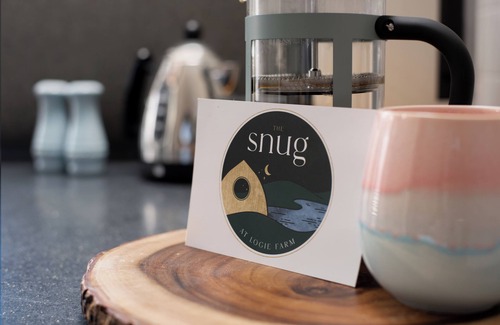 Cupar Cabin | Seaview Cabin Sleeps 2 -Hot Tub -Smart Tv -Parking