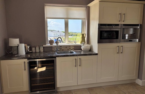 Rossnowlagh Cottage | Seaview Cottage - Bright & Beautiful - Ocean Views - Walk to Beach