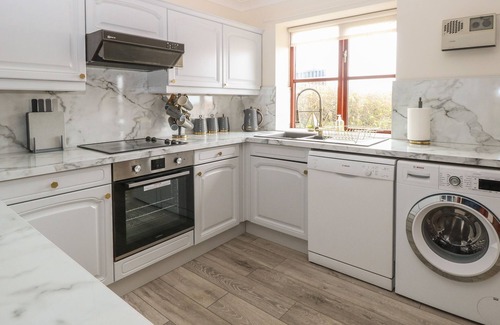 Salthouse Cottage | SEAVIEW COTTAGE, character holiday cottage in Salthouse, Norfolk