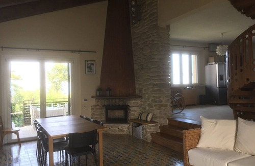 San Costanzo Cottage | Seaview cottage on hill top
