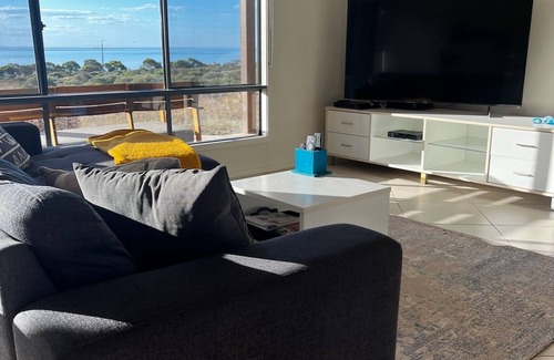 Scott House | Seaview Escape - 3 bedrooms, sleeps 7