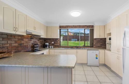 Barrack Heights House | Seaview Escape Beach Family Getaway with Games