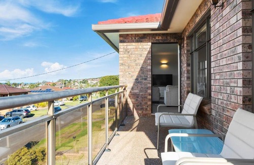 Barrack Heights House | Seaview Escape - Beach Family Getaway with Games