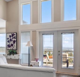 Ladysmith House | Seaview Executive Home