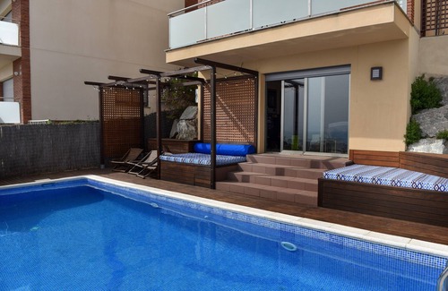 Santa Susanna Villa | Seaview Family Retreat Villa