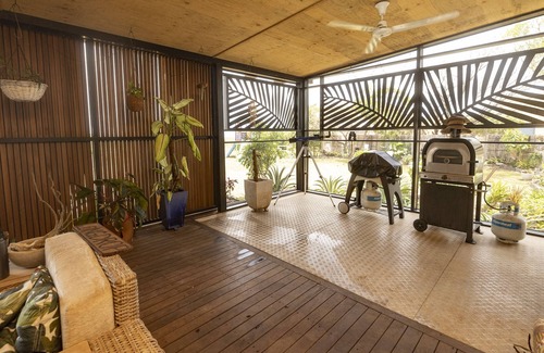 Dundee Beach House | Seaview Holiday Home overlooking Dundee Beach - Sleeps up to 12!