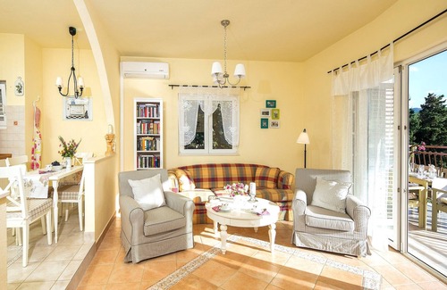 Vrboska Apartment | SeaView Luxury Apartment *Villa Madalena* On The Entire Upper Floor of a Villa