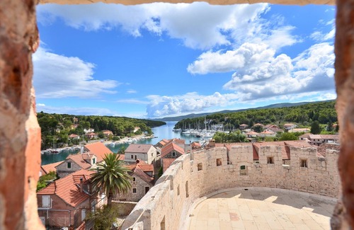 Vrboska Apartment | SeaView Luxury Apartment *Villa Madalena* On The Entire Upper Floor of a Villa