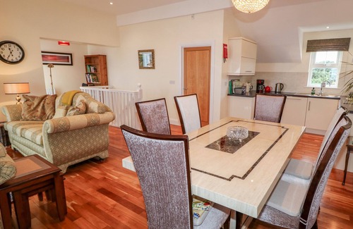 Castlerock Cottage | SEAVIEW, pet friendly, with a garden in Castlerock