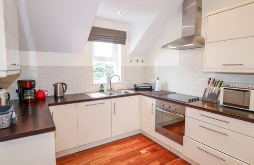 Castlerock Cottage | SEAVIEW, pet friendly, with a garden in Castlerock