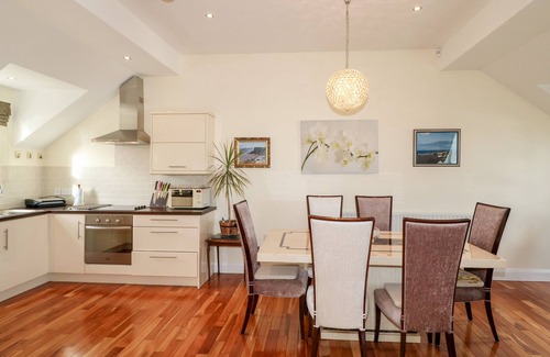 Castlerock Cottage | SEAVIEW, pet friendly, with a garden in Castlerock
