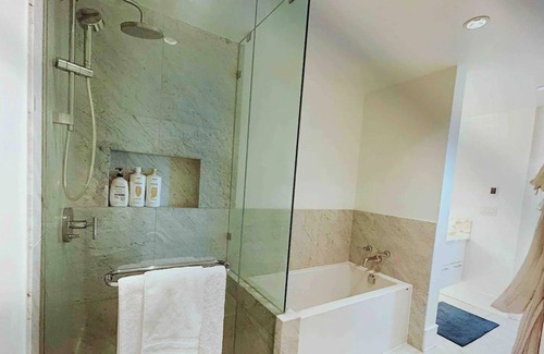 White Rock Condo | Seaview | Semiahmoo Central | Border Bliss Abode