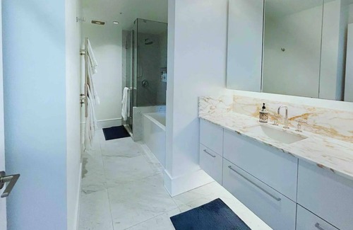 White Rock Condo | Seaview | Semiahmoo Central | Border Bliss Abode