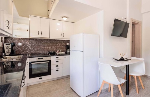 Agrilos Apartment | Seaview Serenity - Beachside Getaway