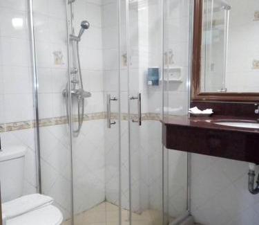 Tha Thaewawong Hotel | Seaview Sriracha Hotel