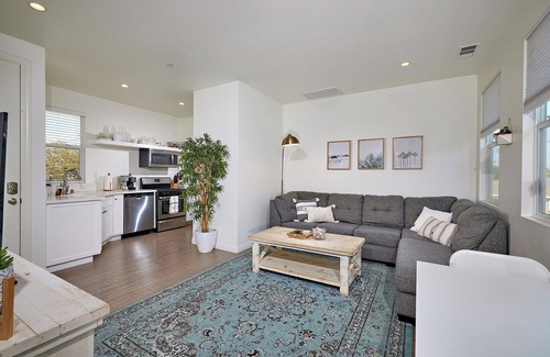 South Oceanside Apartment | Seaview Sunset - Close to beaches & restaurants!