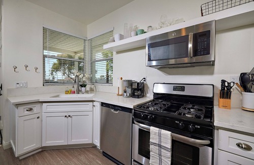 South Oceanside Apartment | Seaview Sunset - Close to beaches & restaurants!