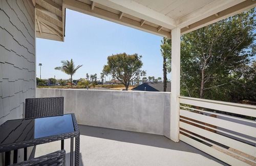 South Oceanside Apartment | Seaview Sunset - Close to beaches & restaurants!