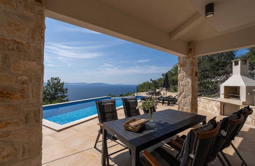 Ripenda Kosi Villa | Seaview Villa Mare Visum in a peaceful location