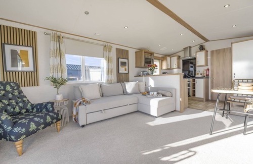 Rhoose House | Seaviews Porthkerry Holiday Park Sleeps 6
