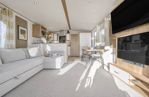 Rhoose House | Seaviews Porthkerry Holiday Park Sleeps 6