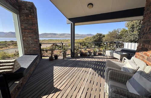 Fisherhaven House | Seaway Sunsets Relax & Enjoy the calmness with Lagoon & Sea views