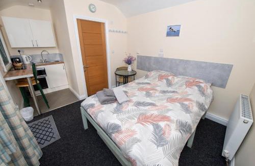 Fridaythorpe Apartment | Seaways glamping, Cedar