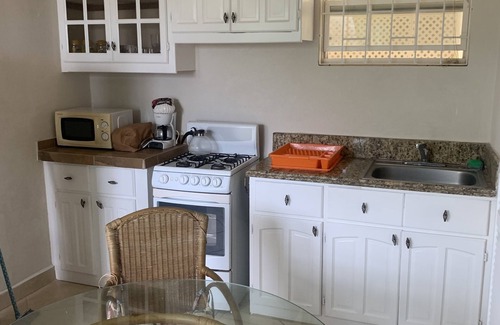Silver Sands Apartment | SEAWINDS. Economical Accommodation - Two minute walk from the beach.