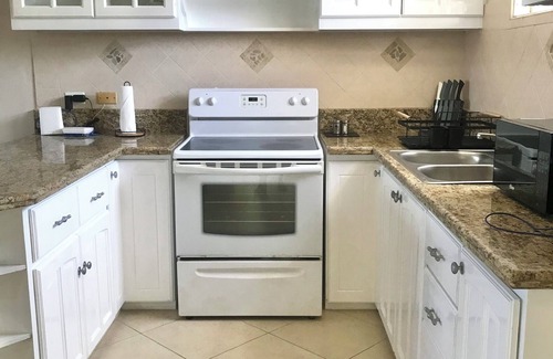 Graeme Hall Park Condo | Seawinds - Perfect beachside location for a relaxing getaway on the South coast