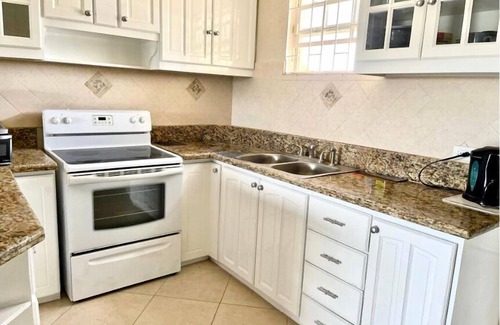 Graeme Hall Park Condo | Seawinds - Perfect beachside location for a relaxing getaway on the South coast