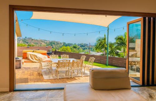 Bay Park House | Seaworld Fireworks View Hot tub Fast Wifi 3BR 2BA 4 Bds 2 SofaBds