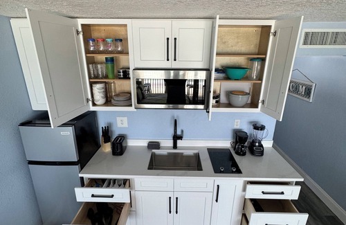 Daytona Beach Condo | Seaz The Dayz in a Newly Renovated Oceanfront StudionPOOL/OCEAN ACCESS OPEN