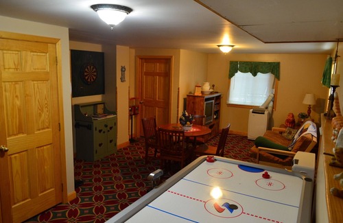 Naples House | Sebago Waterfront Naples Maine-Dog Friendly-Sleeps 10
