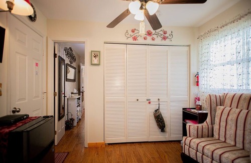 Sebastian Highlands House | Sebastian Florida Guesthouse with Heated Salt Water Pool