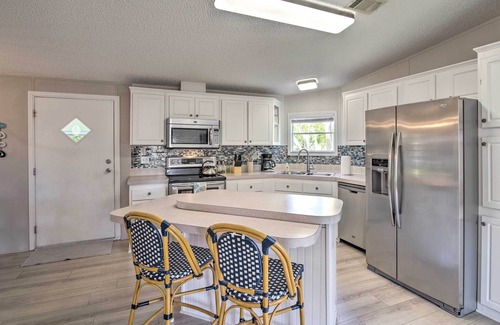 Sebastian Cottage | Sebastien Cottage w/Screened Porch, 5 Mi to Beach