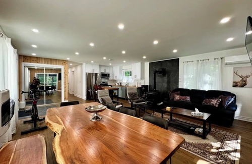 Carden House | Sebright Cottage With Private River