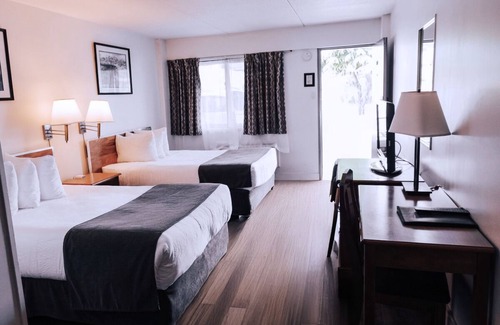 Downtown Hotel | Sechelt Inn