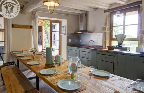 Saint-Germain-Lespinasse Cottage | Secluded Retreat: Heated Pool, Spa, Sauna & Fun Activities near Roanne!