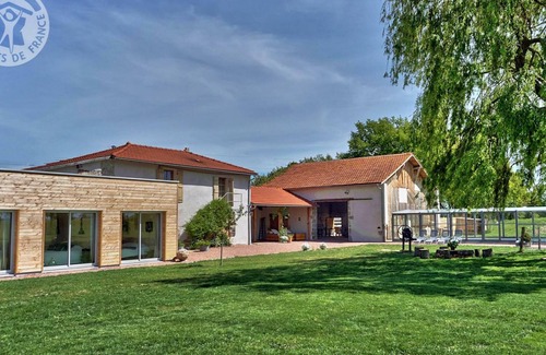 Saint-Germain-Lespinasse Cottage | Secluded Retreat: Heated Pool, Spa, Sauna & Fun Activities near Roanne!