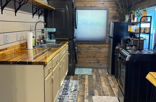 Goreville Cabin | Secluded 1-bedroom cabin in the Shawnee National Forest at the Lake of Egypt.