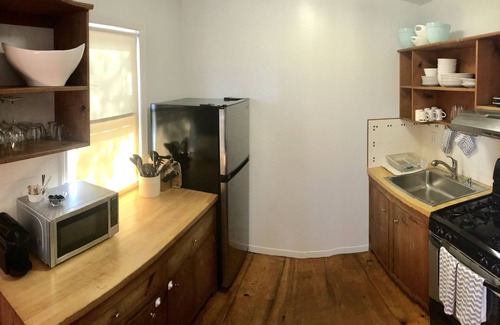Montauk House | Secluded 1 Br Cottage on the Lake, Close to Ditch with OS Shower & Fabulous Yard