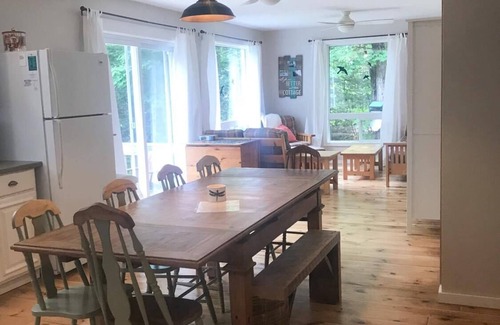 Armour House | Secluded 10 Acre Cottage with Canoes, Kayaks and Fun!