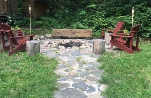 Armour House | Secluded 10 Acre Cottage with Canoes, Kayaks and Fun!