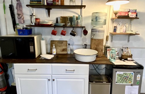 Shepherdstown Cabin | ❤️ Secluded 1940s Romantic Tiny House on the River