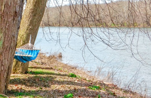 Shepherdstown Cabin | ❤️ Secluded 1940s Romantic Tiny House on the River