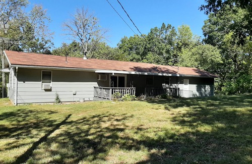 New Florence House | Secluded 2 bedroom home close to Hermann