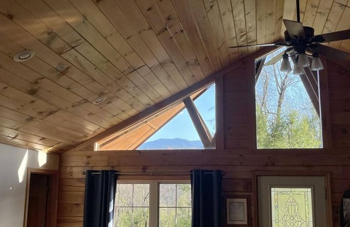 Pittman Center Cabin | Secluded 2 Bedroom Gatlinburg Cabin Near Rocky Top Sports World