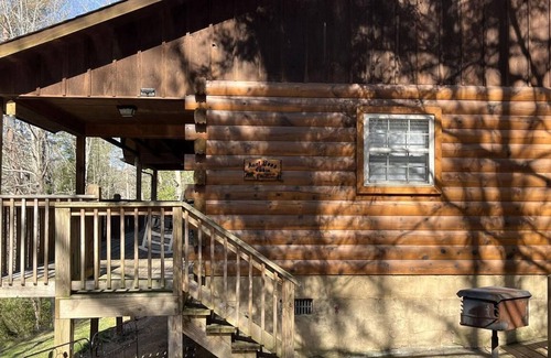 Pittman Center Cabin | Secluded 2 Bedroom Gatlinburg Cabin Near Rocky Top Sports World