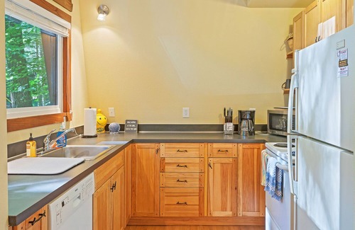 Enumclaw Cabin | Secluded 2BR cabin with loft in Greenwater, WA.
